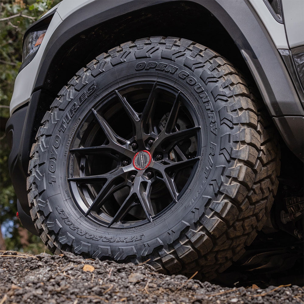tire_toyo_open-country-r-t-trail_bsw_lifestyle_Zoom.jpg
